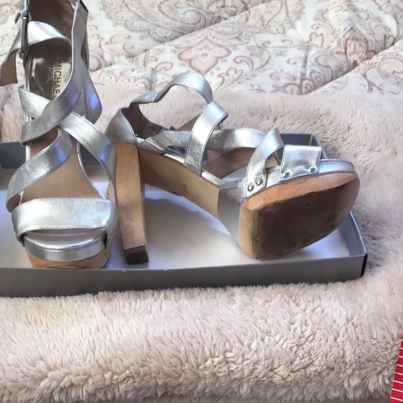 Shoes - Picture 3 of 4